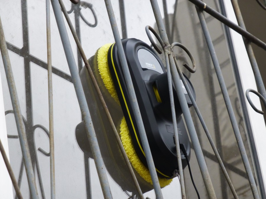 Мастер Кит Хоббит по имени Хобот  - о роботе мойщике окон Хобот 198 моет окно