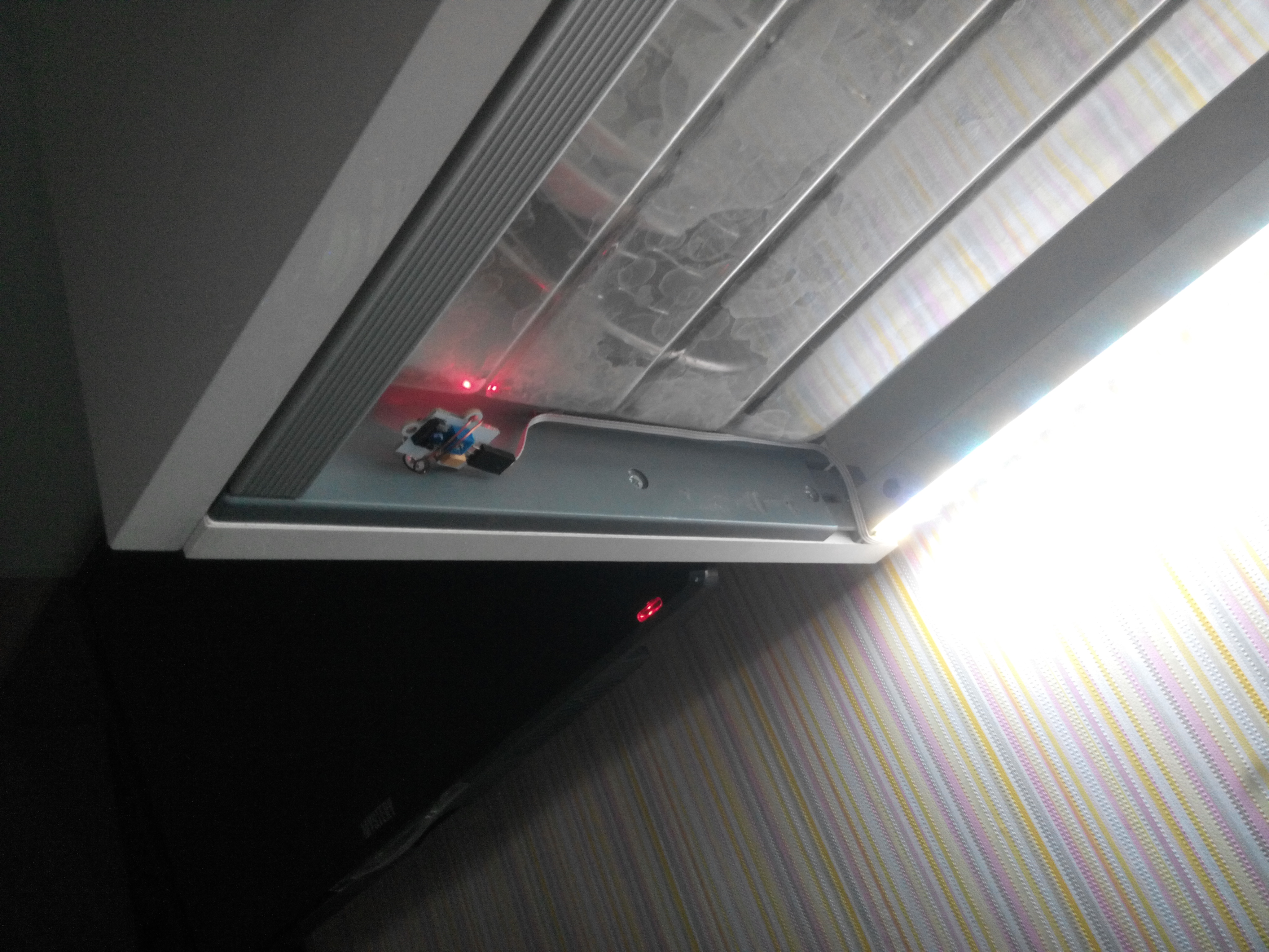 датчик света для шкафа купе