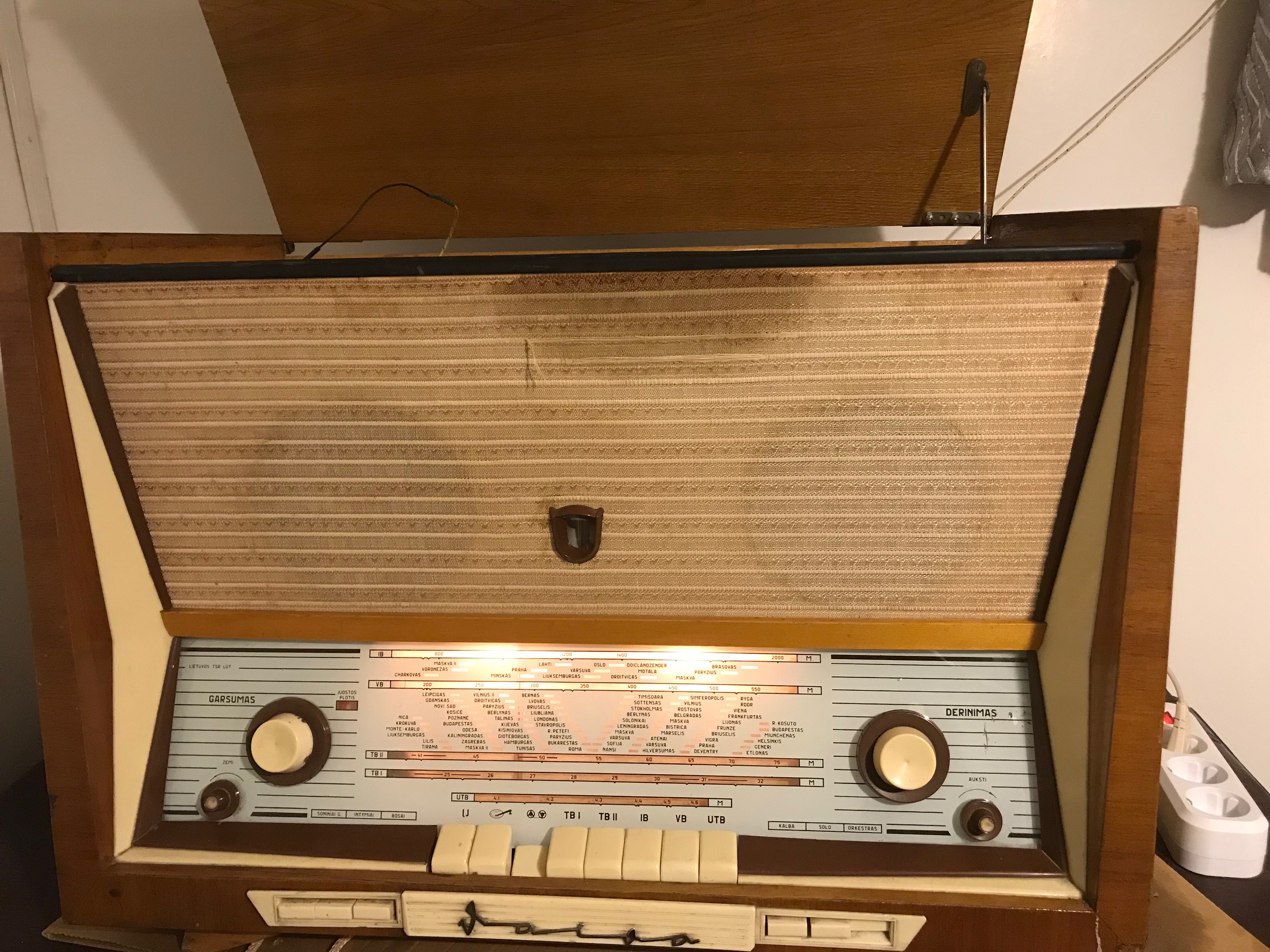 Мастер Кит Реставрация винтажной магнитолы "Вайва" с помощью FM-тюнера MP3510 Внешний вид магнитолы vaiva