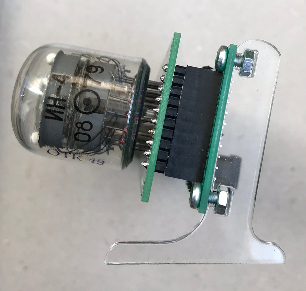 крепеж подставки Мастер Кит Обзор набора для сборки ретро-часов на лампах ИН-4  набор для сборки часов на лампах ИН-4