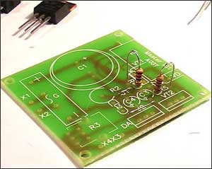 Мастер Кит Стабилизированный блок питания из набора NK037 После перемычек ставим резисторы