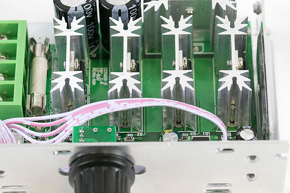 Мастер Кит Обзор регулятора мощности MP301M 12-80В / 30A в корпусе 