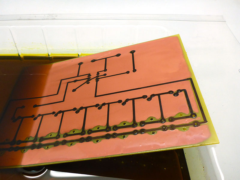 Мастер Кит Настоящая Handmade электроника для начинающих: делаем печатную плату, паяем, настраиваем 