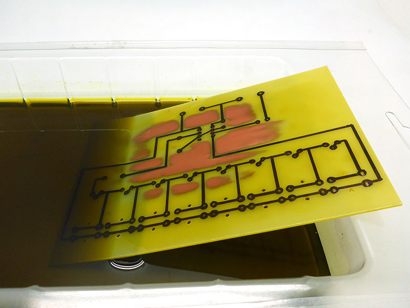 Мастер Кит Настоящая Handmade электроника для начинающих: делаем печатную плату, паяем, настраиваем 